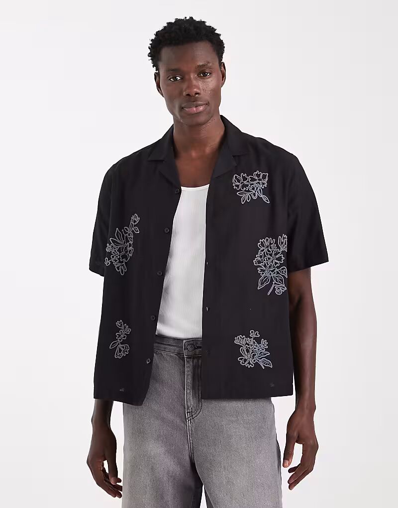 

Рубашка свободного кроя Revere с цветочной вышивкой черного цвета Asos Design