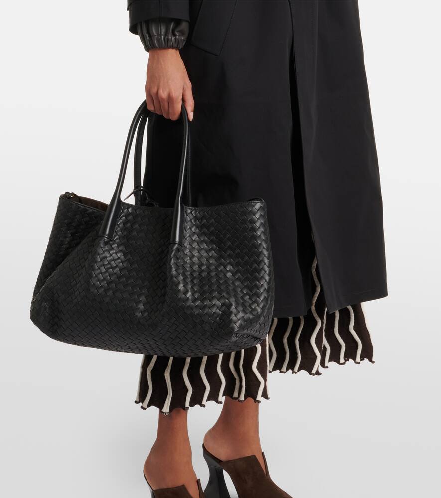 Новая большая кожаная сумка тоут intrecciato Bottega Veneta, Black/Fondant-M Br — фото 2