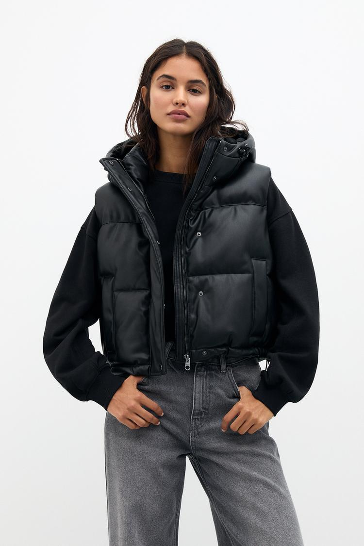

Стеганый жилет с эффектом кожи Pull And Bear, черный