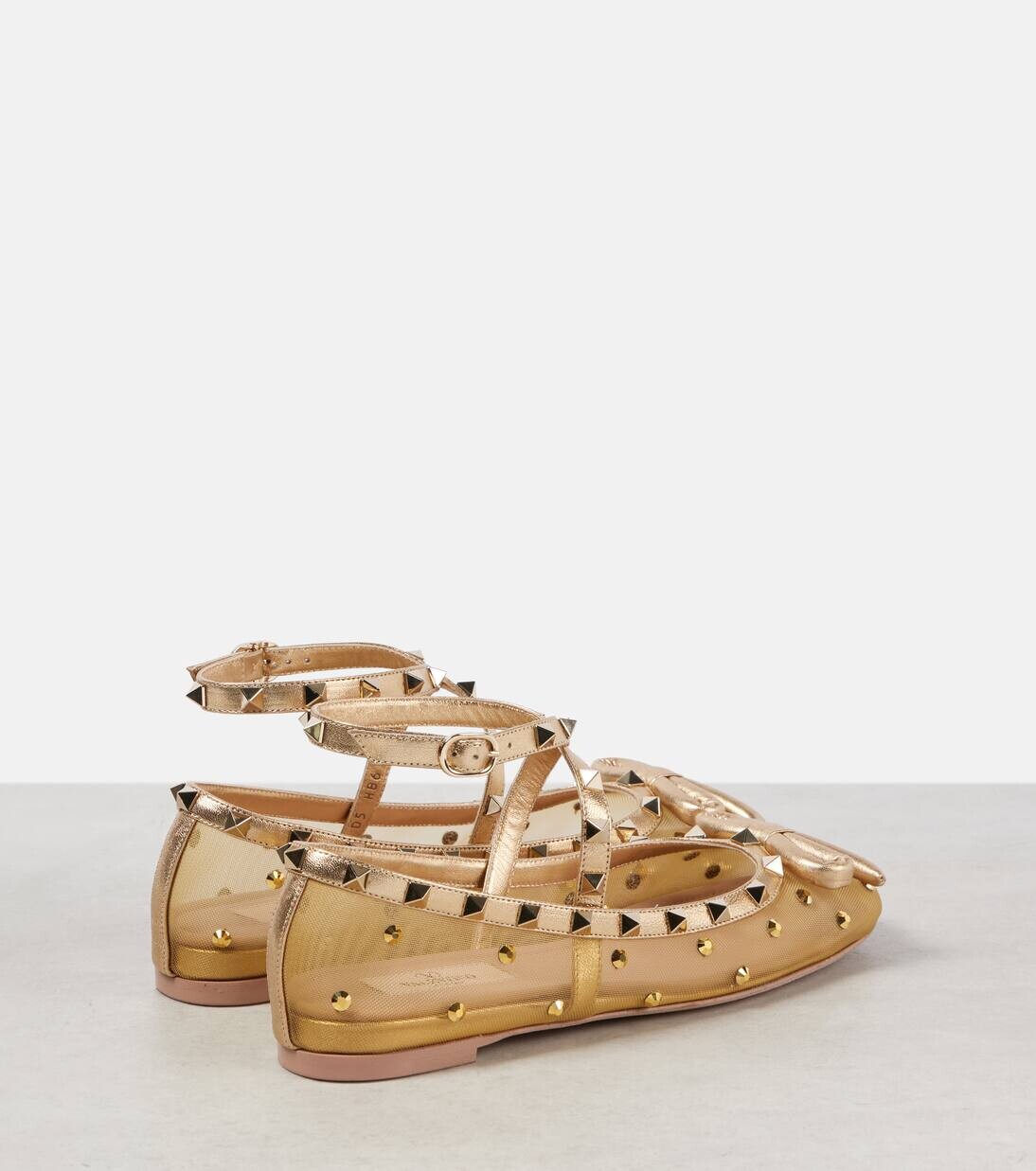 Балетки Rockstud из сетчатой ткани с декором Valentino Garavani, цвет light pecan/star gold/crystal — фото 3