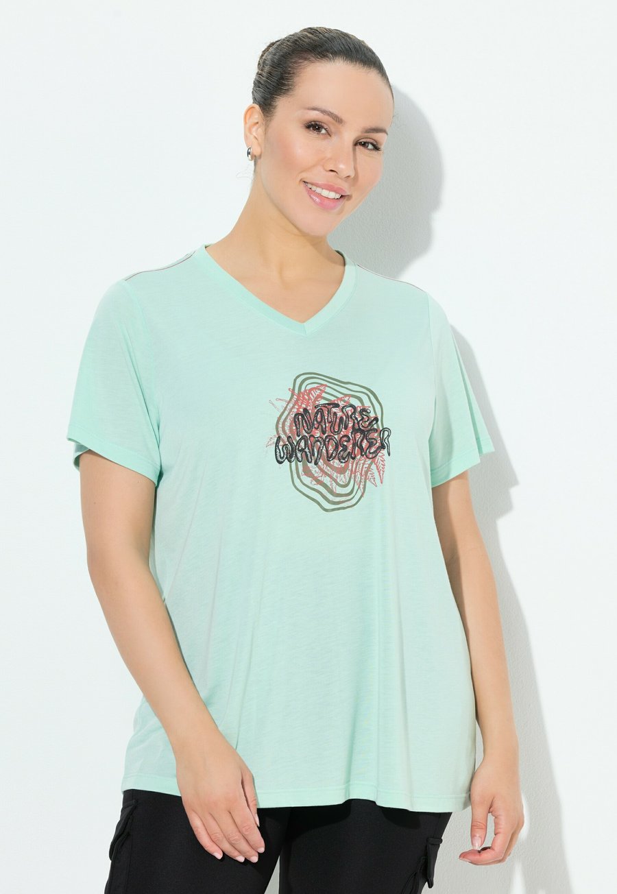 

Футболка Ulla Popken ANTIBACTERIAL GRAPHIC LETTERING SHORT SLEEVE, Mint Green/Mint, Зеленый, Футболка Ulla Popken ANTIBACTERIAL GRAPHIC LETTERING SHORT SLEEVE, Mint Green/Mint