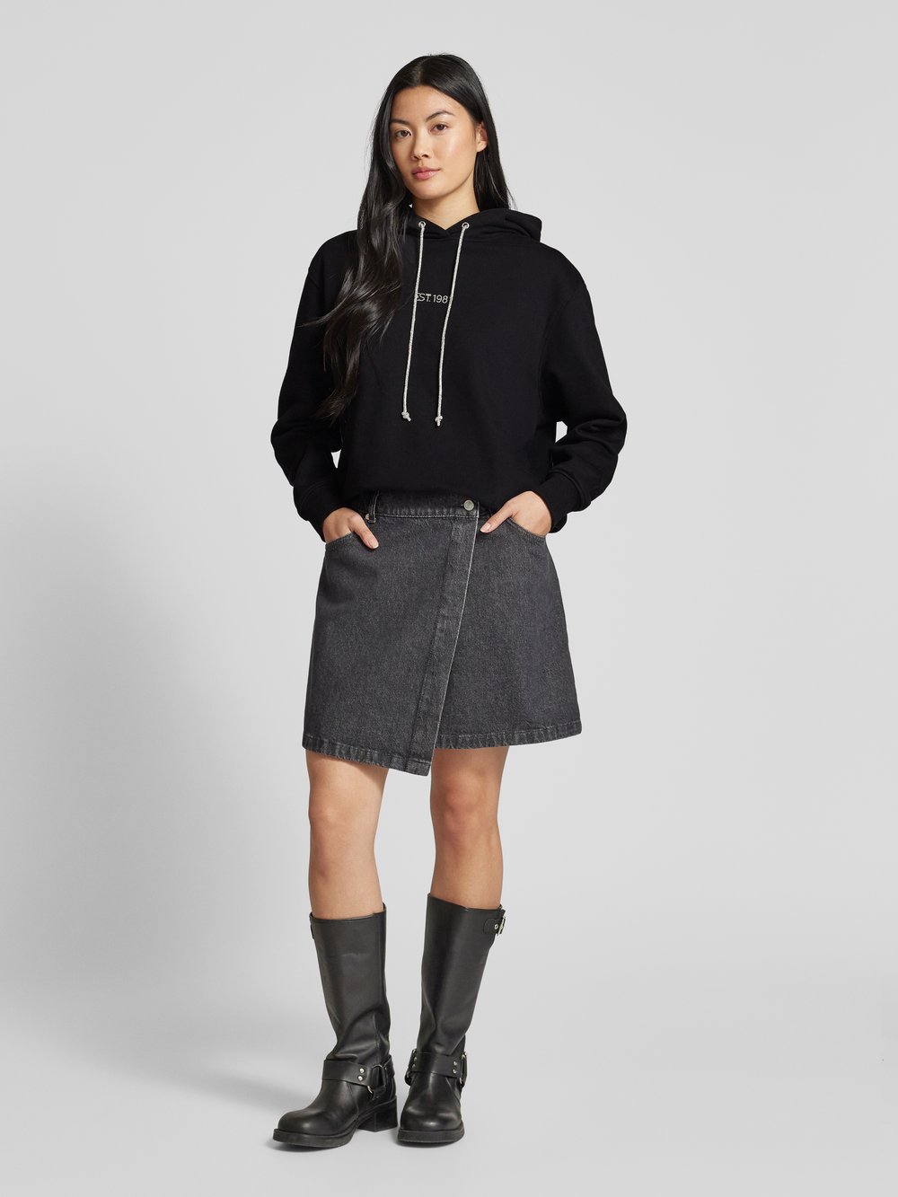 

Толстовка с капюшоном Guess, черный