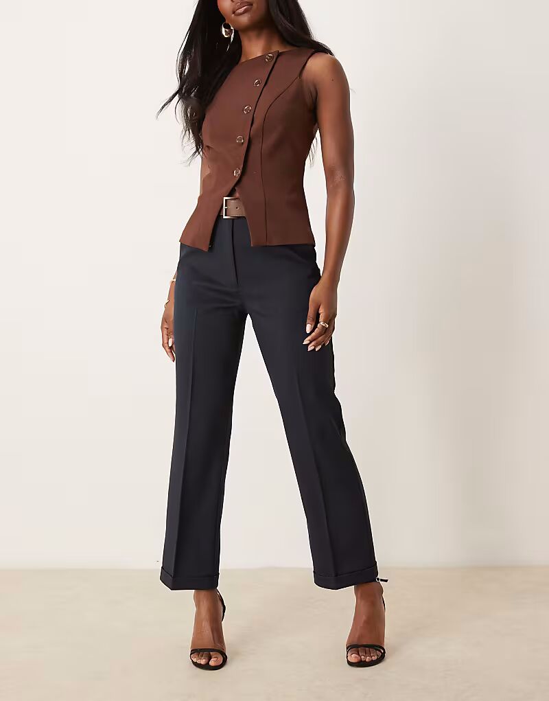 

ASOS DESIGN узкие прямые брюки с поясом темно-синего цвета
