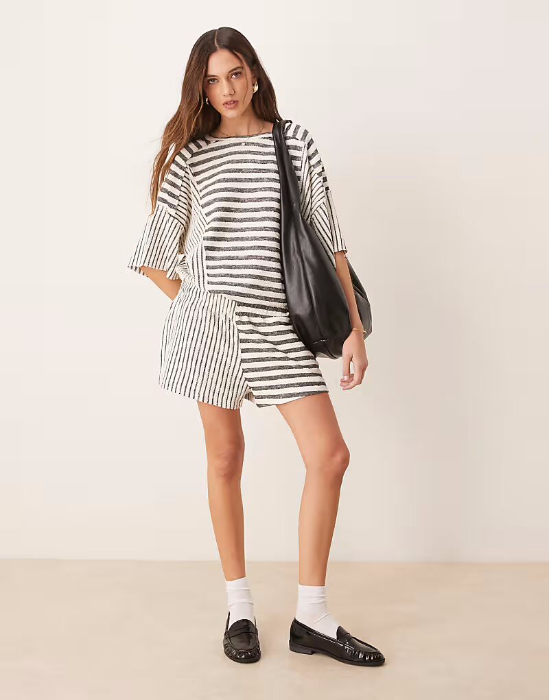 

Короткий комплект в фактурную смешанную полоску Asos Design