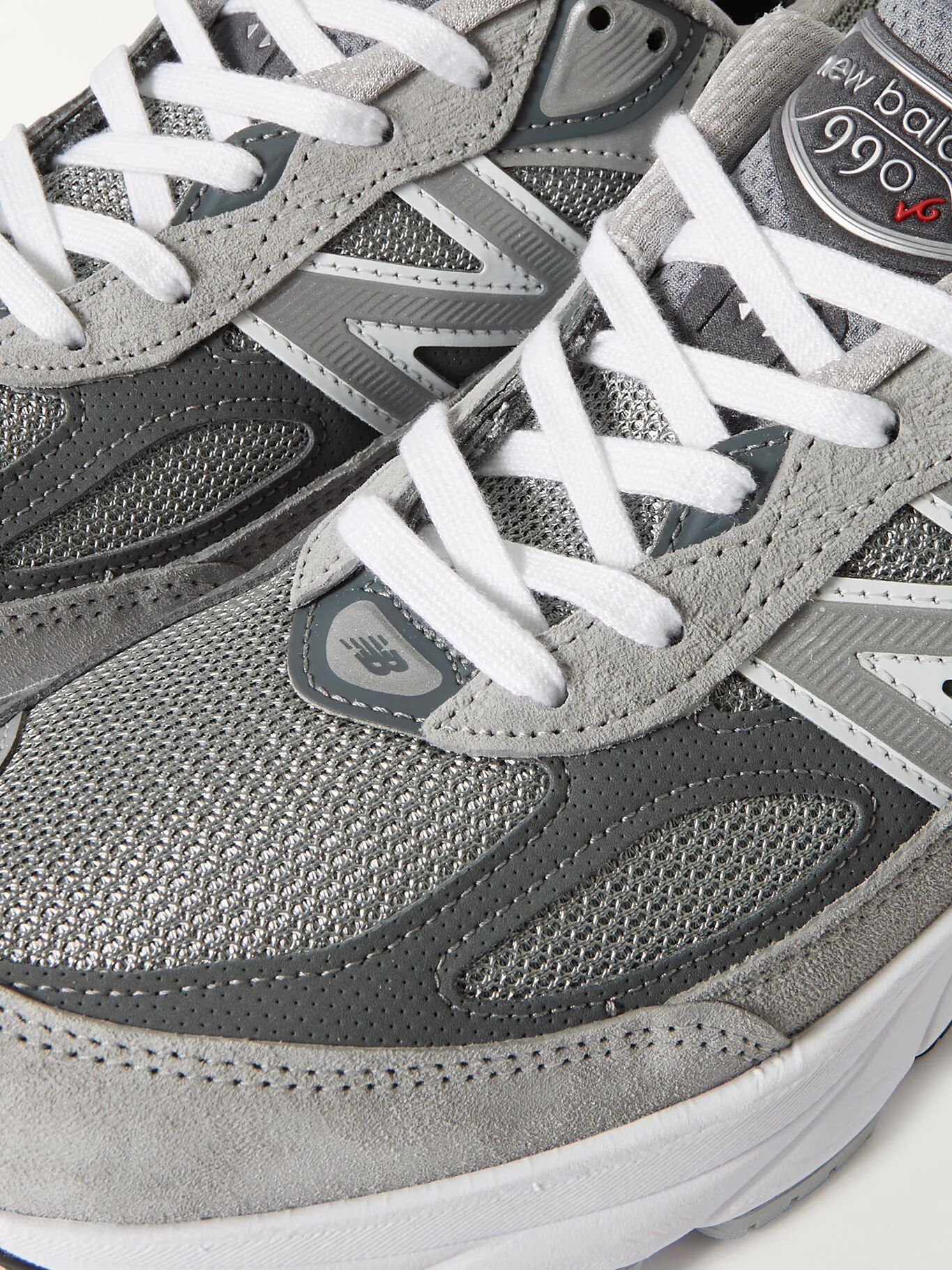 

990v6 Кроссовки из замши и сетки с кожаной отделкой NEW BALANCE, серый
