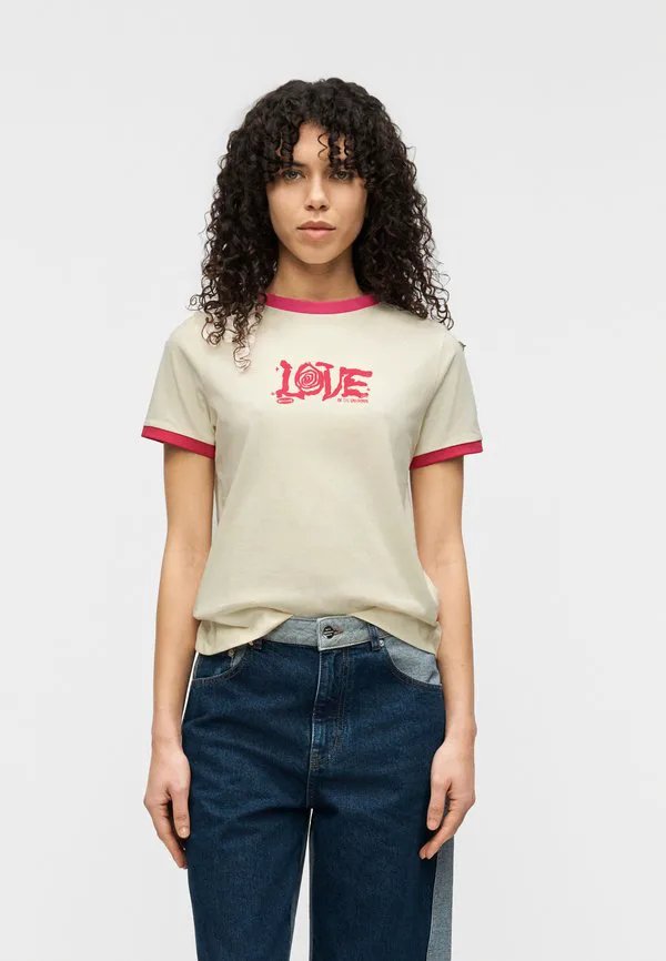 

Футболка с принтом тринити Mads Nørgaard, Vanilla Ice/Carmine Rose, Желтый, Футболка с принтом тринити Mads Nørgaard, Vanilla Ice/Carmine Rose