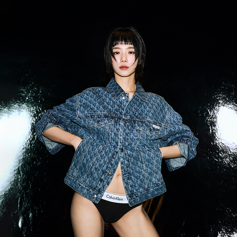 Calvin Klein Джинсовая куртка женская, XE8-Denim Blue — фото 3