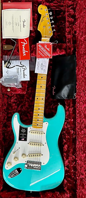 

Электрогитара Fender American Vintage II 1957 Seafoam Left Handed Stratocaster with Case