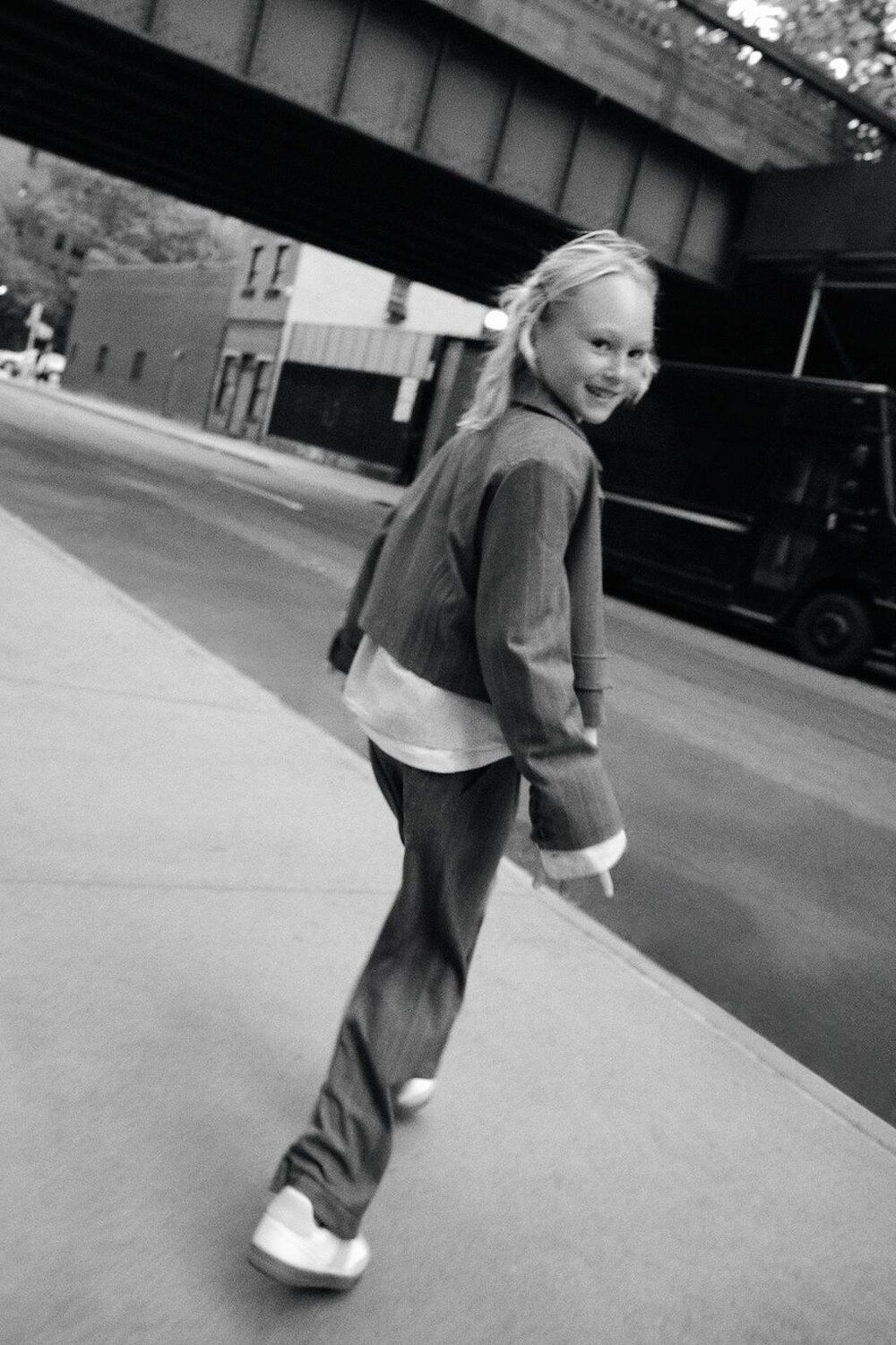 

Брюки в полоску ZARA, антрацитово-серый