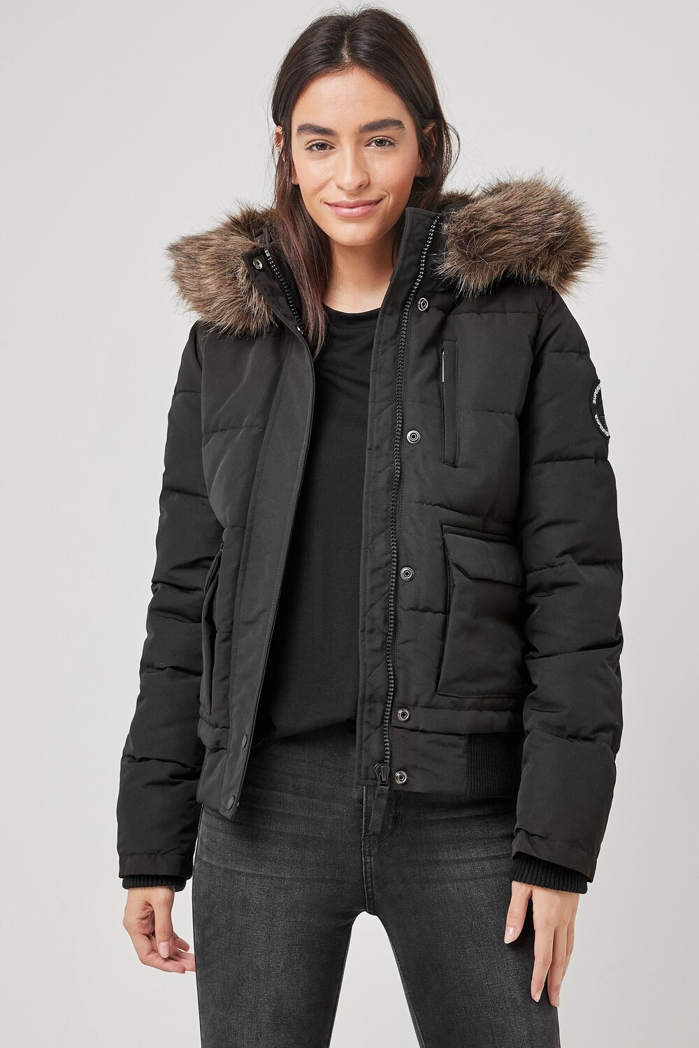 

Утепленный бомбер Everest Superdry, черный