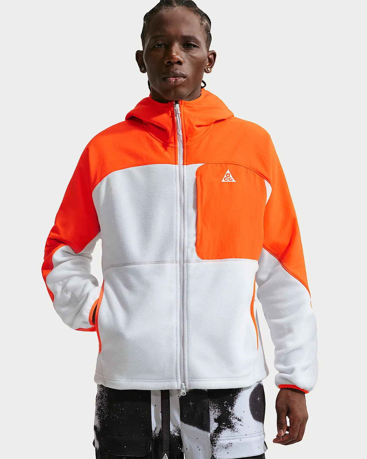 Nike ACG "Wolf Tree" Plus флисовая куртка с капюшоном на полной молнии, Safety Orange/Photon Dust/Vivid Purple/Summit White — фото 3