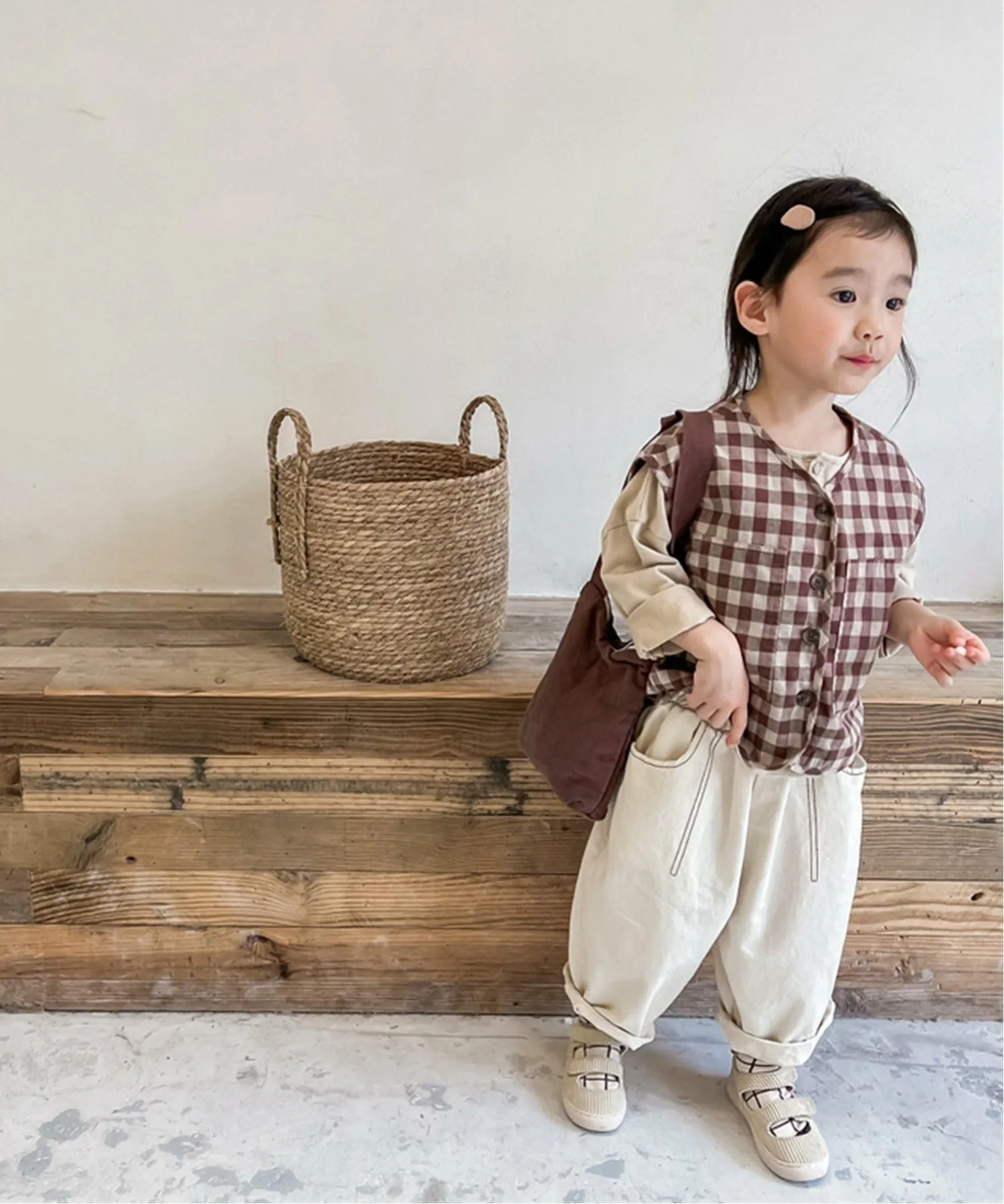 Детские корейские брюки-клеш с декоративной вышивкой /(K) [aimoha-KIDS-] Aimoha Kids, beige — фото 3