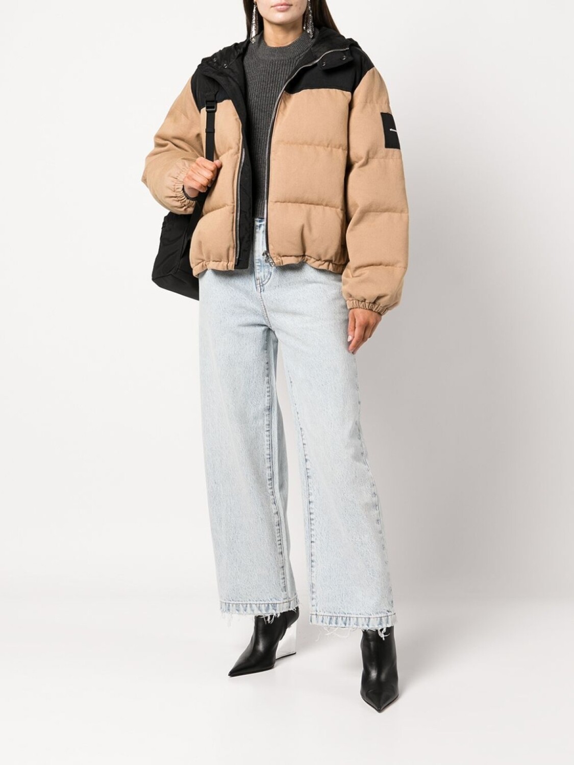 

Alexander Wang пуховик с нашивкой-логотипом, нейтральный цвет