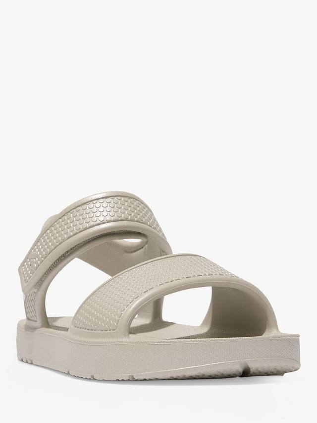 Детские сандалии Iqushion с задней застежкой и перламутровым покрытием FitFlop, Silver — фото 2
