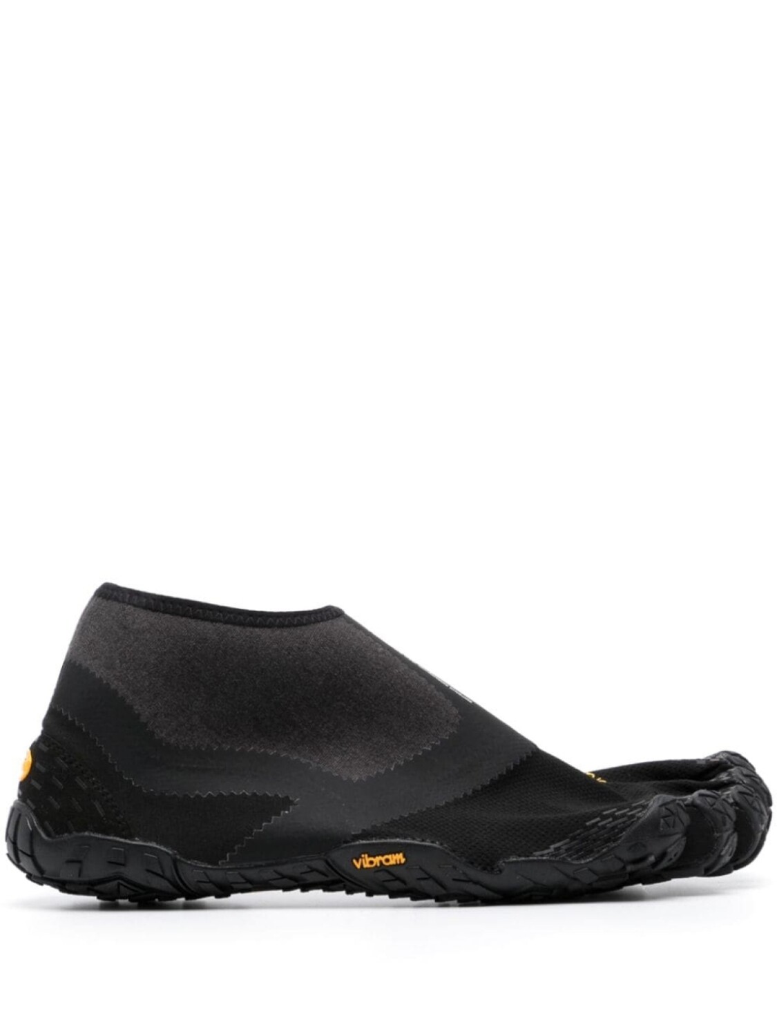 

Suicoke кроссовки с разрезным носком, черный