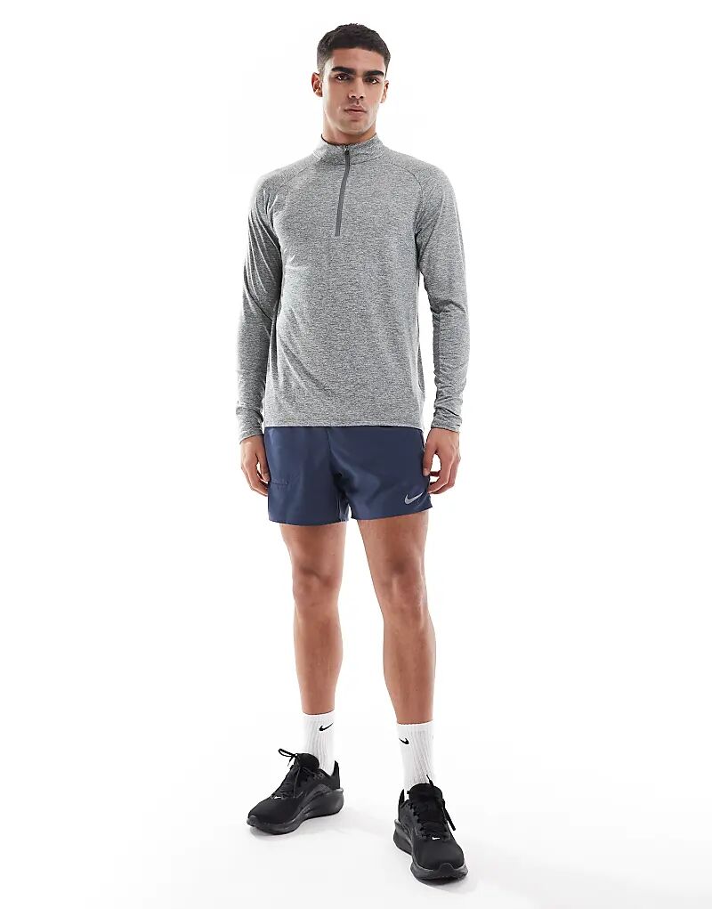 Футболка с длинным рукавом и застежкой-молнией Nike Running Stride Dri-FIT серого цвета — фото 3