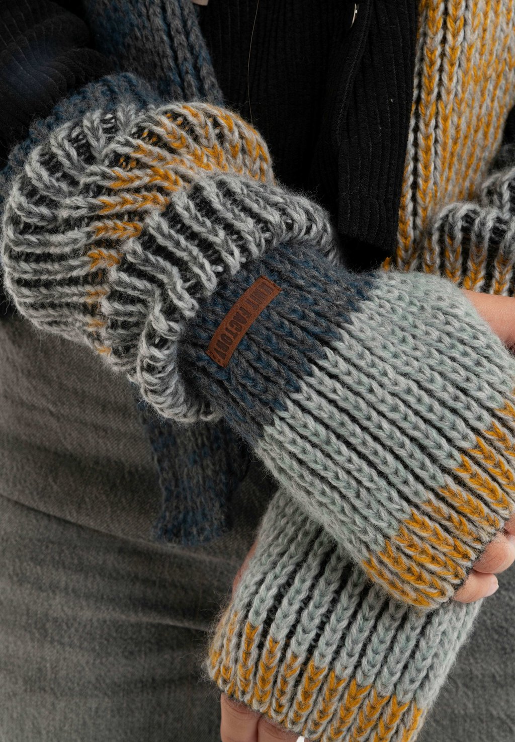 

Перчатки REMY Knit Factory, охра