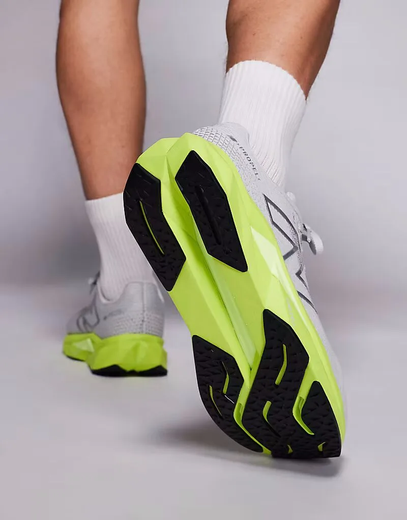 Кроссовки для бега New Balance Fuelcell Propel серого и неоново-зеленого цвета — фото 4