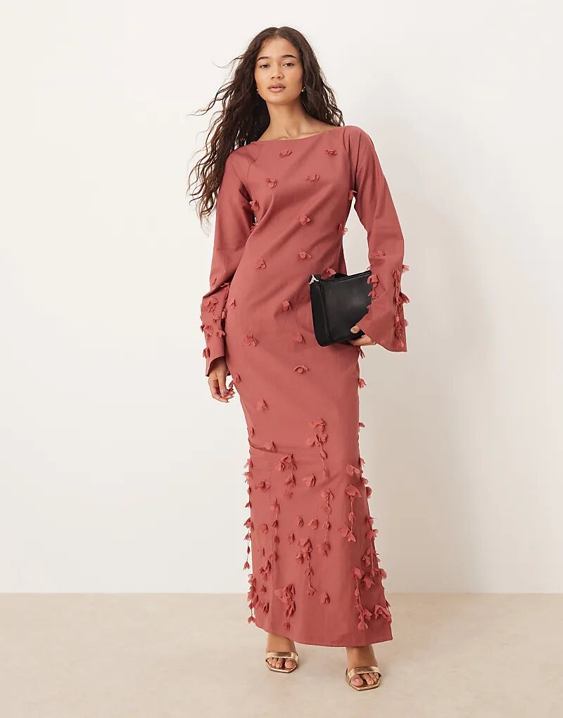 

Платье макси ASOS DESIGN с расклешенными рукавами и шлейфовыми цветами темно-красного цвета