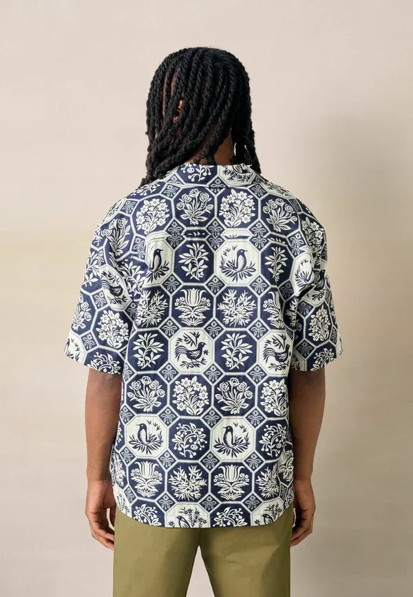Рубашка Next, Regular fit jaquard print short sleeve shirt, темно-синяя птица — фото 3