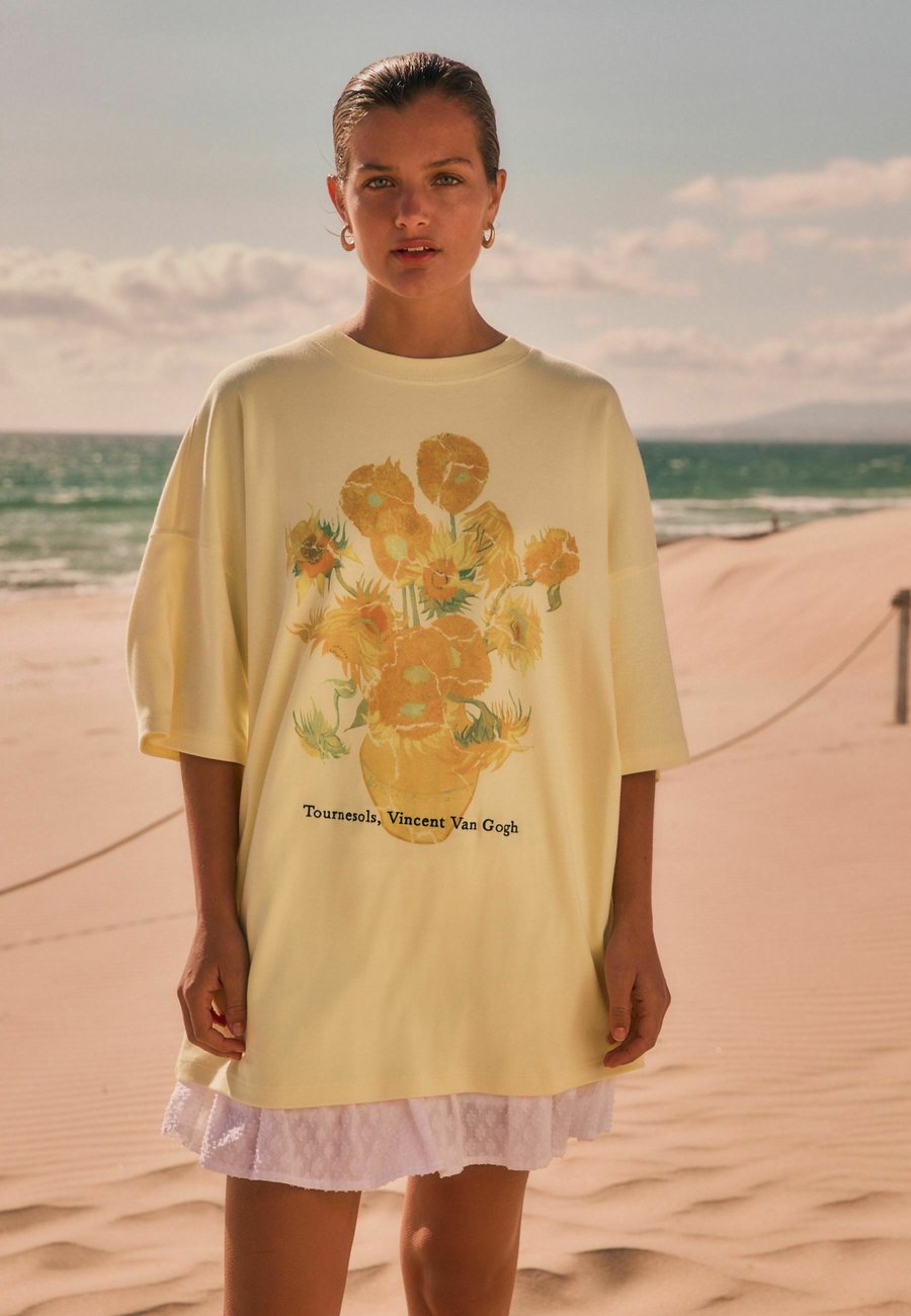 

Футболка Next OFFICIAL LICENSE VAN GOGH SUNFLOWERS GRAPHIC PRINT LONGLINE CREW NECK, Yellow