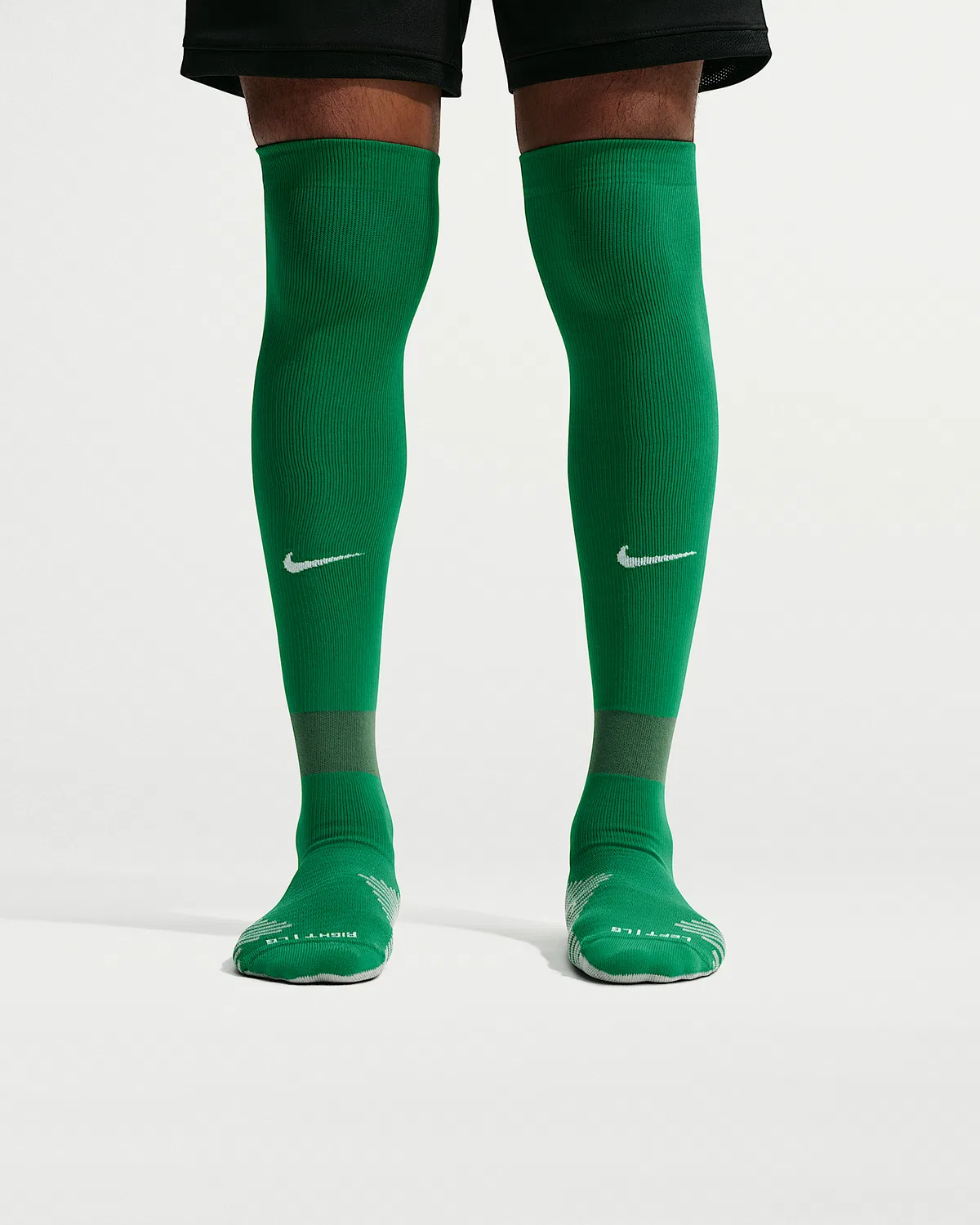 Гетры футбольные высокие Nike Strike, Pine Green/Gorge Green/Black/White — фото 2