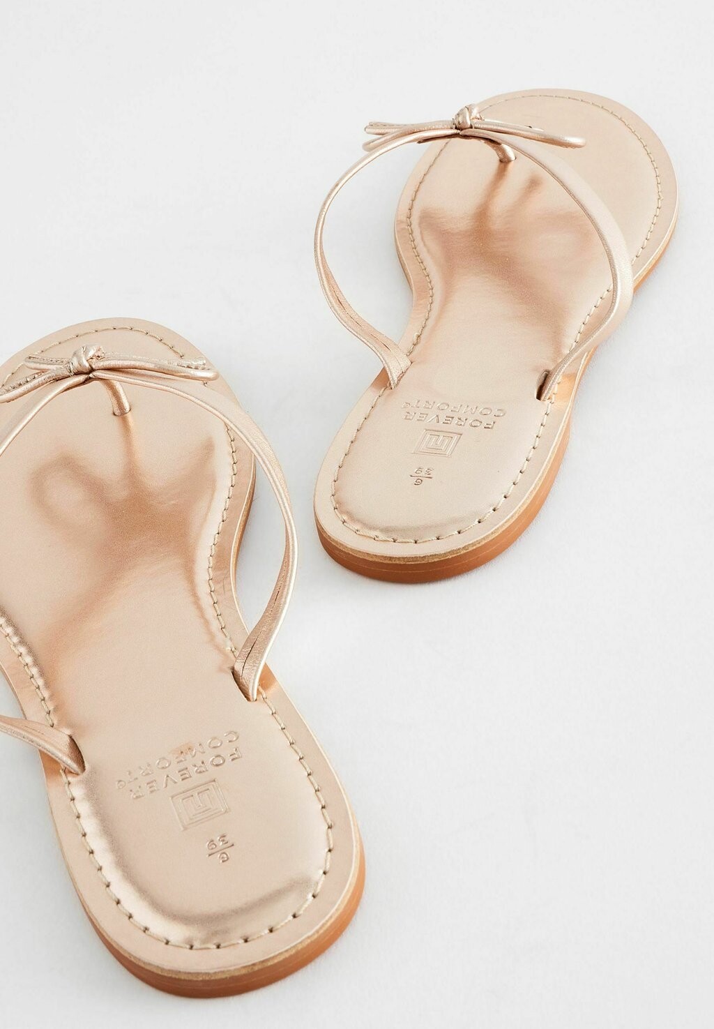 Шлепанцы Forever Comfort Bow Detail Regular Wide Fit Next, розовое золото — фото 3