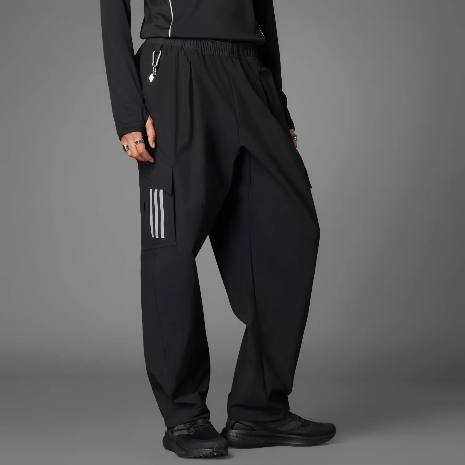 Мужские спортивные штаны MERCEDES AMG PETRONAS F1 TEAM SS25/светоотражающие серебристые Adidas, черный/серебряный — фото 3