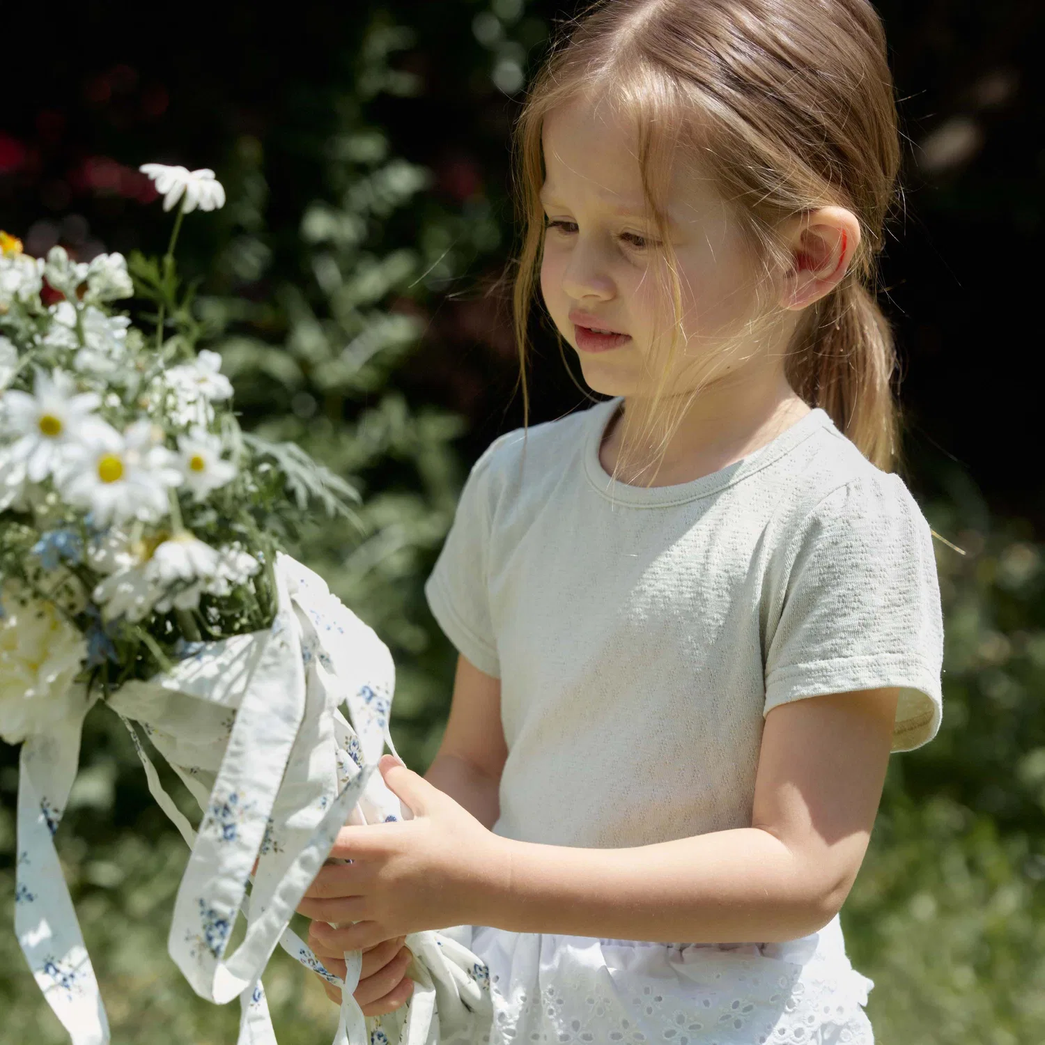 Детская футболка Eyelet цвета мох от Meri And — фото 2