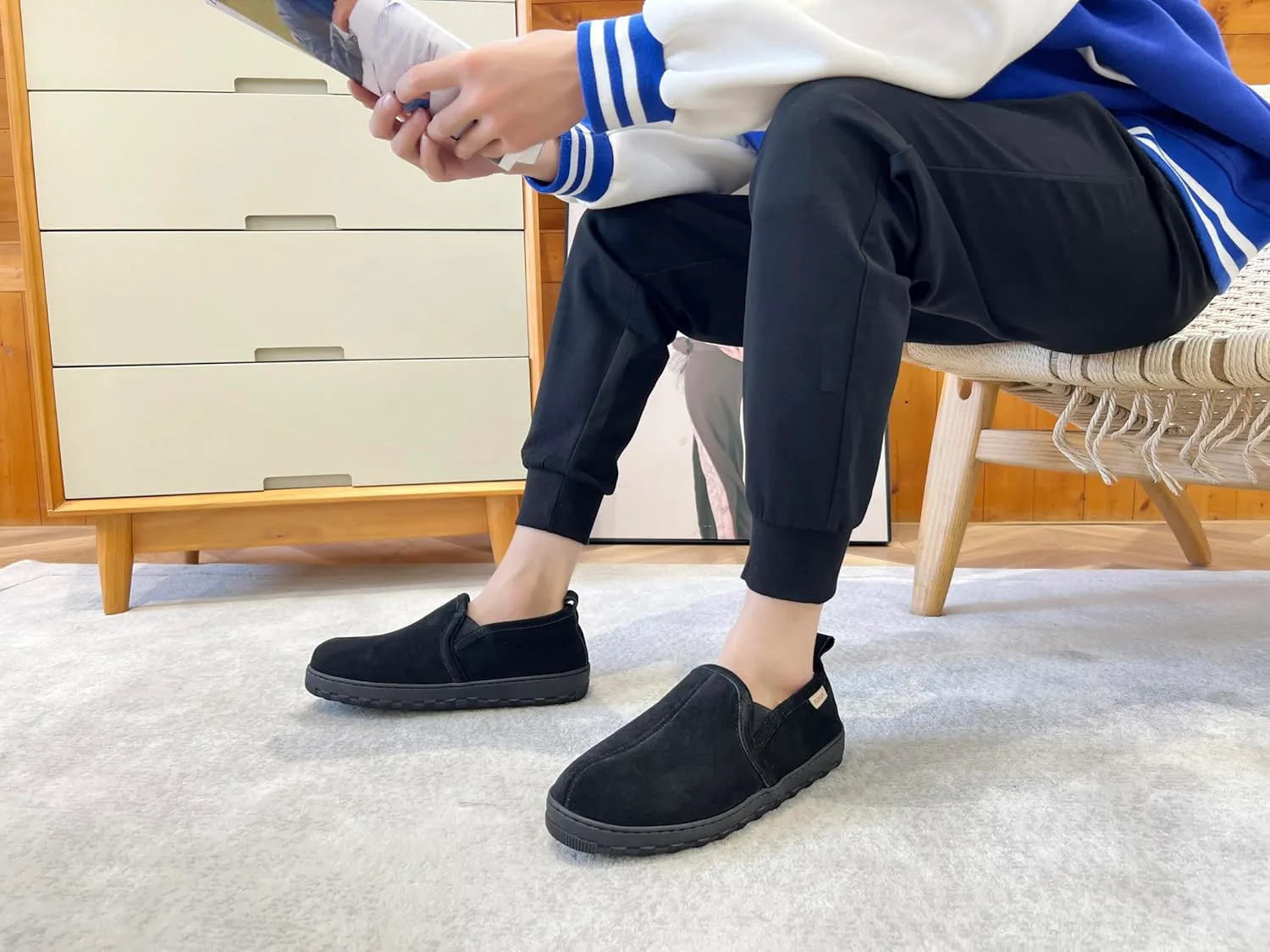 

Мужские тапочки с верхом из натуральной кожи, подкладкой из овчины, стелькой из овчины с эффектом памяти, на молнии, теплые домашние туфли с резиновой подошвой, для использования дома и на улице, мужские мокасины, ширина D PEDOQU