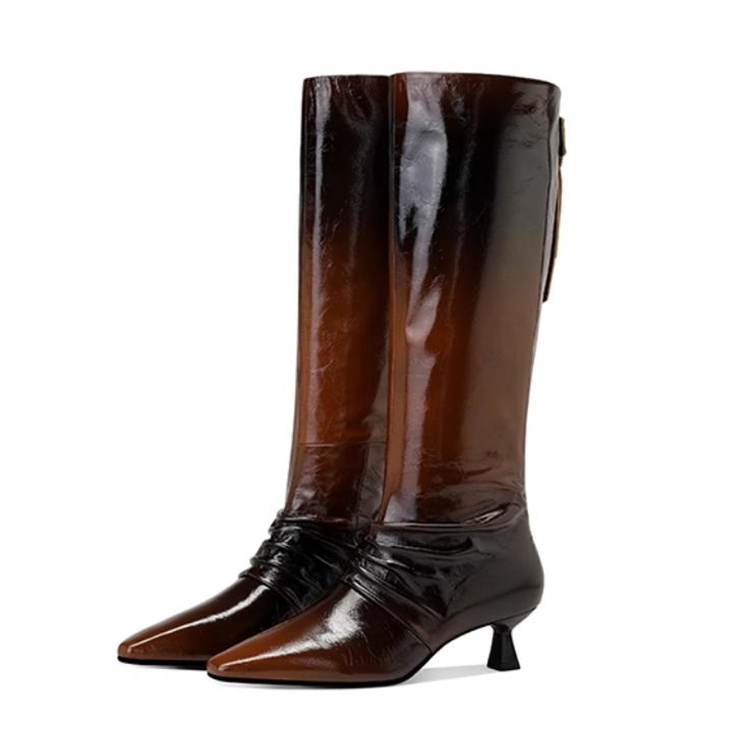 JESSICA SOPHIA Плиссированные высокие сапоги до колена на каблуке 4 см Ancora Red - Amber Brown, цвет Amber Brown — фото 3