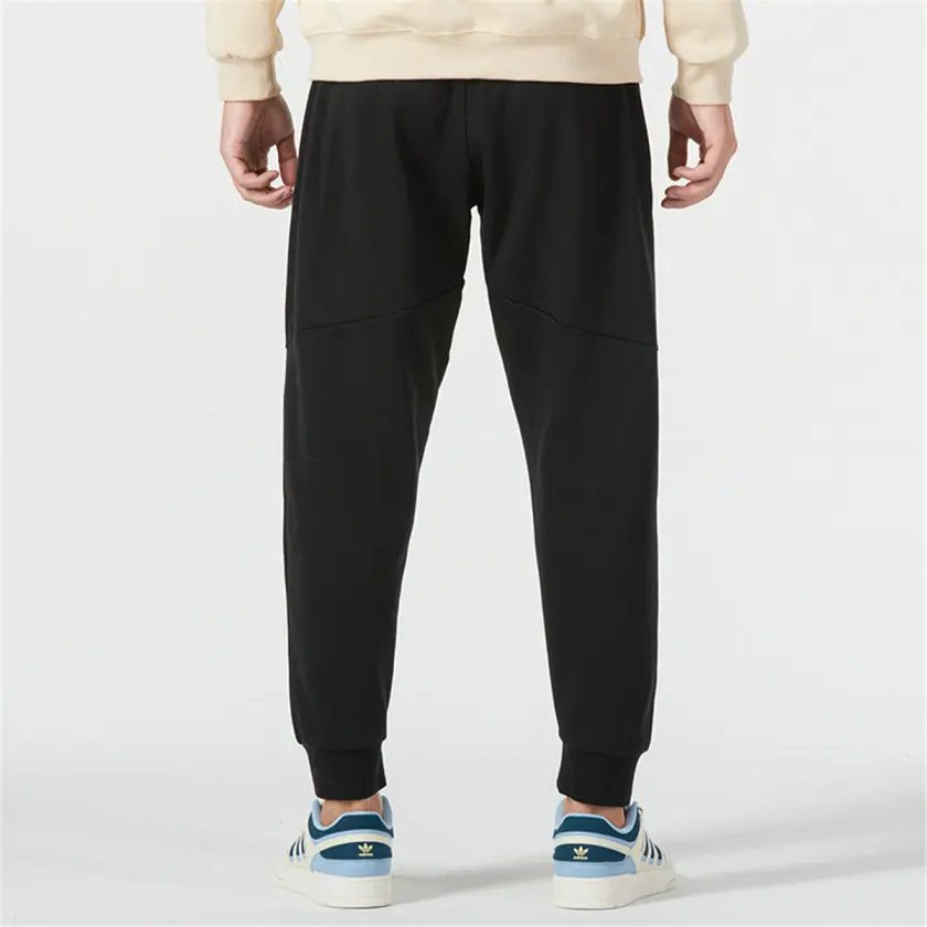 

Повседневная спортивная одежда для мужчин Adidas