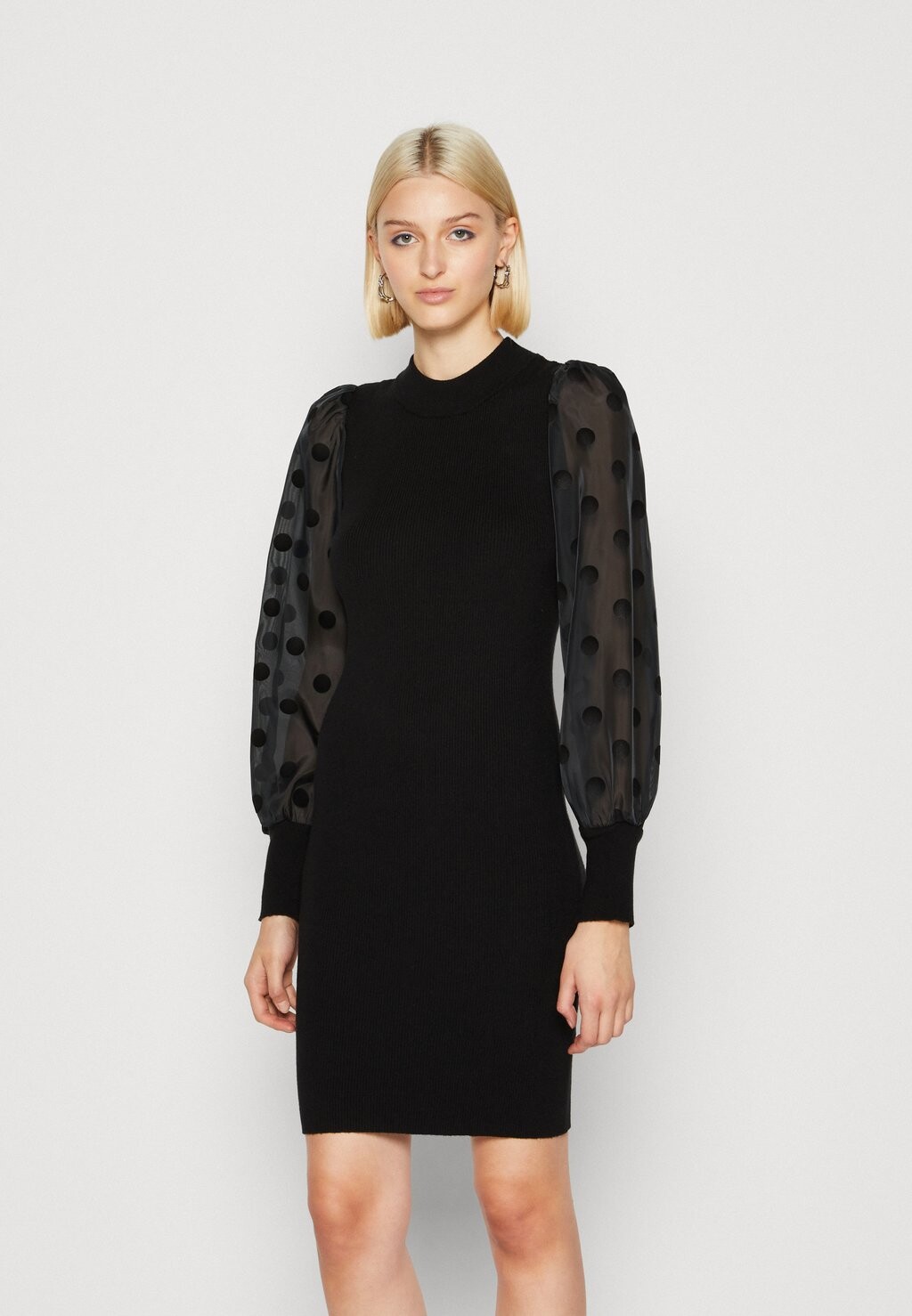 

Трикотажное платье Yasdotme Dress YAS, черный