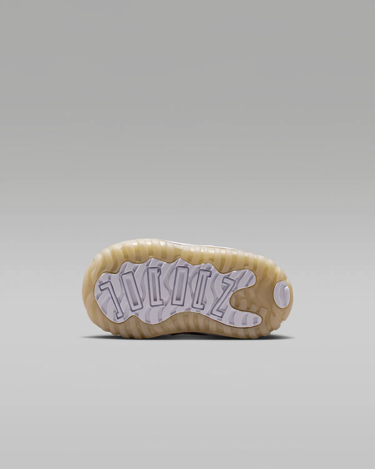 Детские кроссовки Jordan 11 Retro Low "Mother's Day", White/Team Gold/Metallic Gold — фото 2