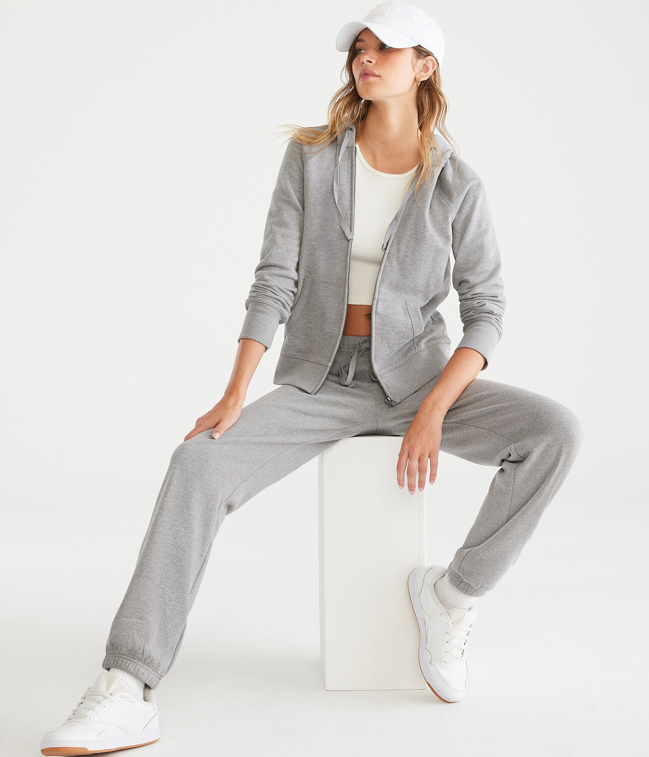 

Классические спортивные штаны Uniform на запястьях Aeropostale, серый