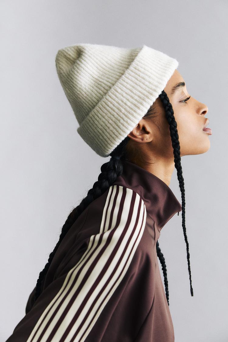 

Шапочка в рубчик Pull And Bear, экрю