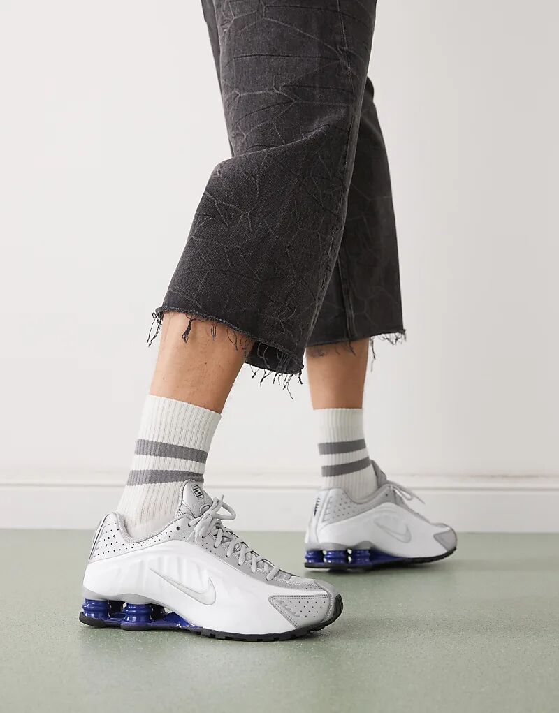 

Кроссовки унисекс Nike Shox R4 белого цвета