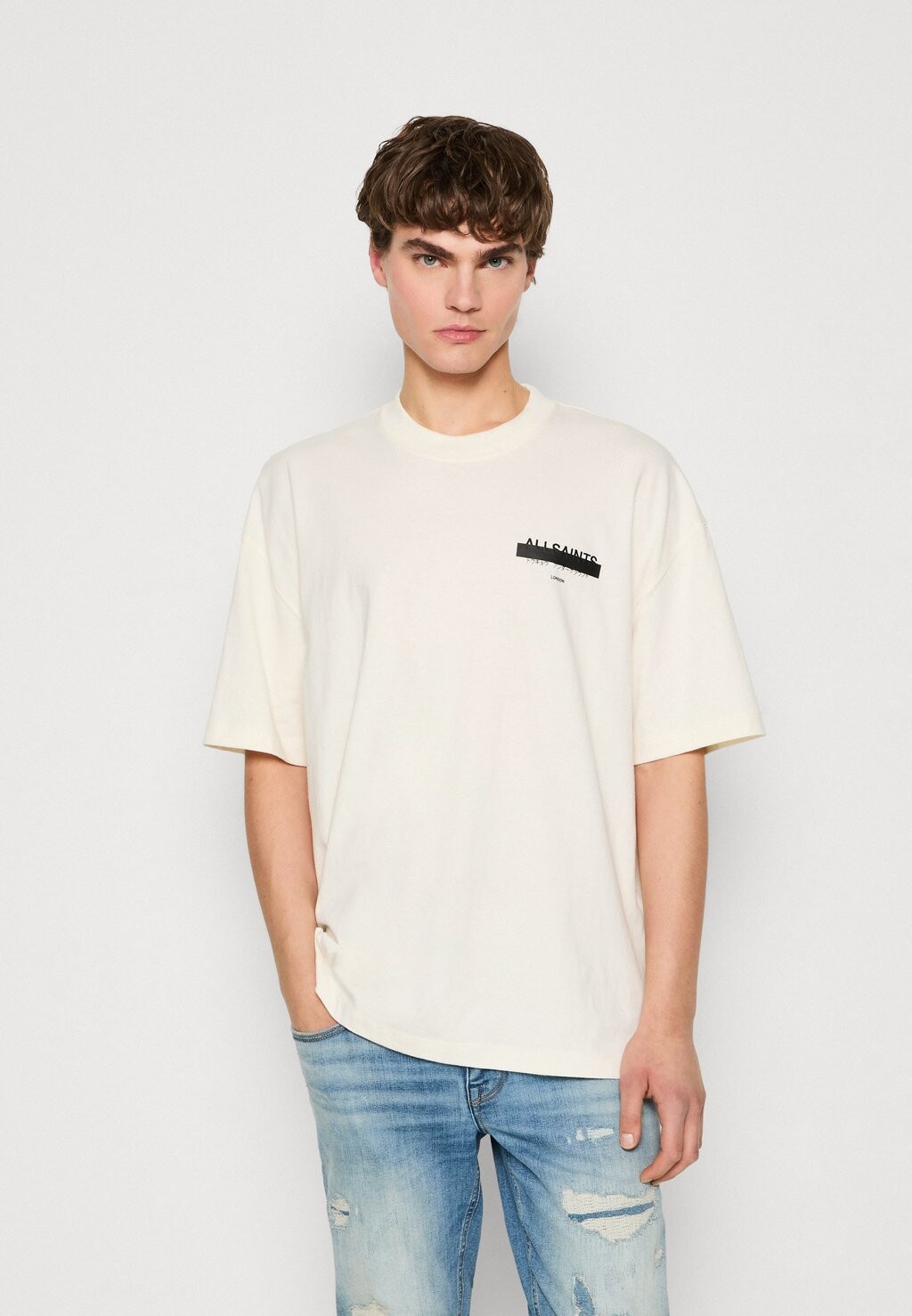 Футболка с принтом Redact Crew AllSaints, цвет ashen white — фото 4