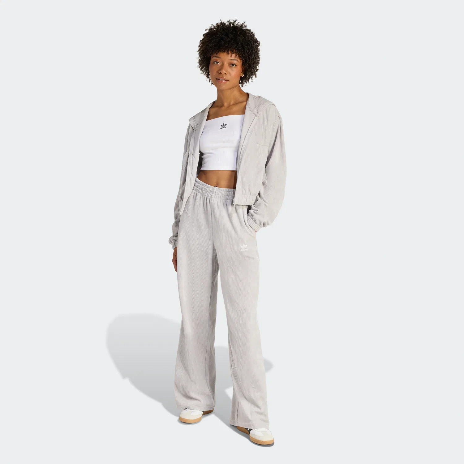 Женская спортивная куртка Essential Chenille серого цвета от Adidas — фото 3