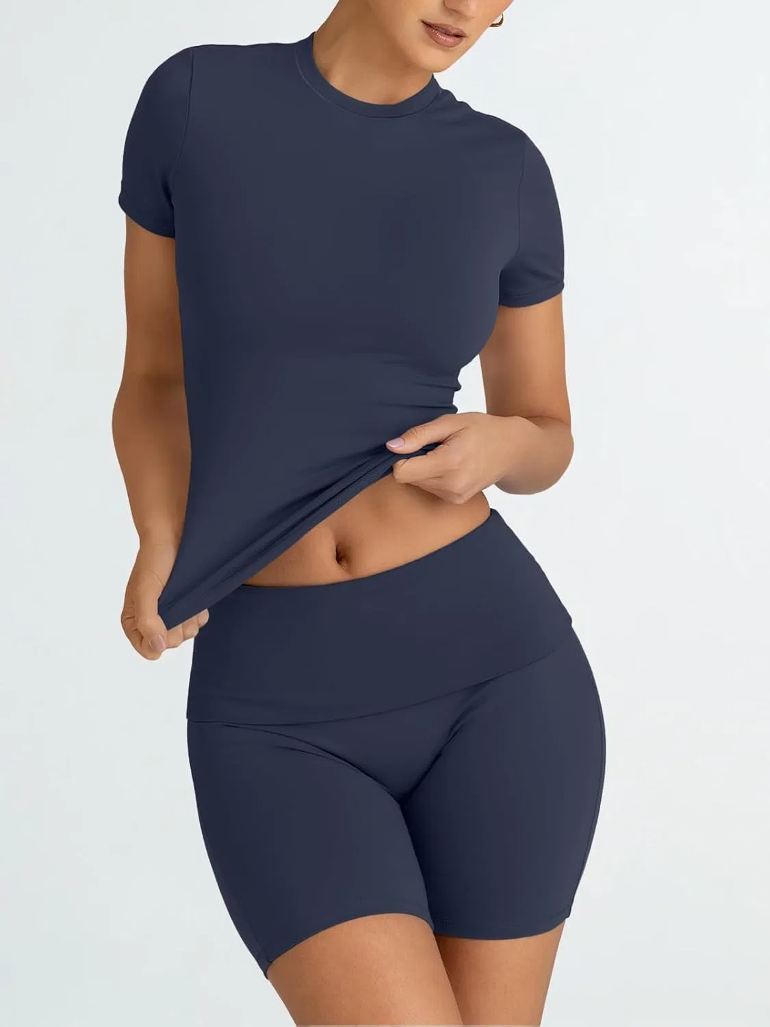 Trendy Queen Модный комплект из двух предметов для летних тренировок, спортивный костюм, шорты, одежда для пилатеса и йоги, одежда для прогулок, весенняя спортивная удобная одежда для активного отдыха, темно-синий — фото 2