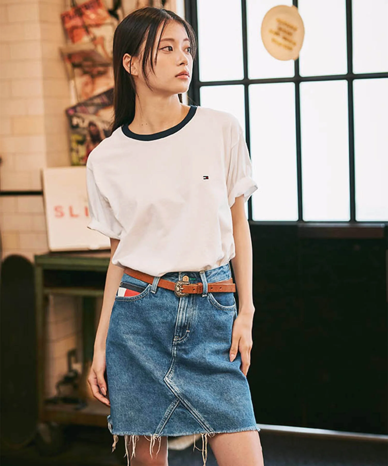 Унисекс футболка Tommy Hilfiger 80S с логотипом и принтом тёмно-синяя — фото 3