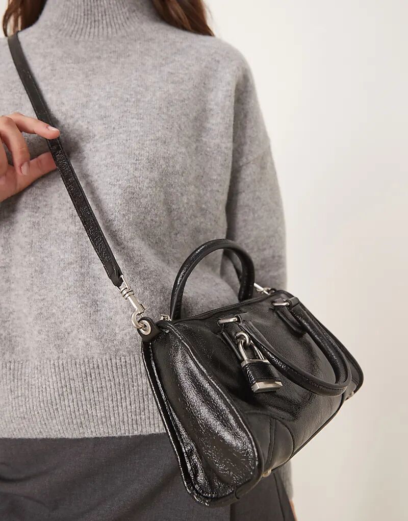 

Городская сумка через плечо с подвеской-замком Mango черного цвета