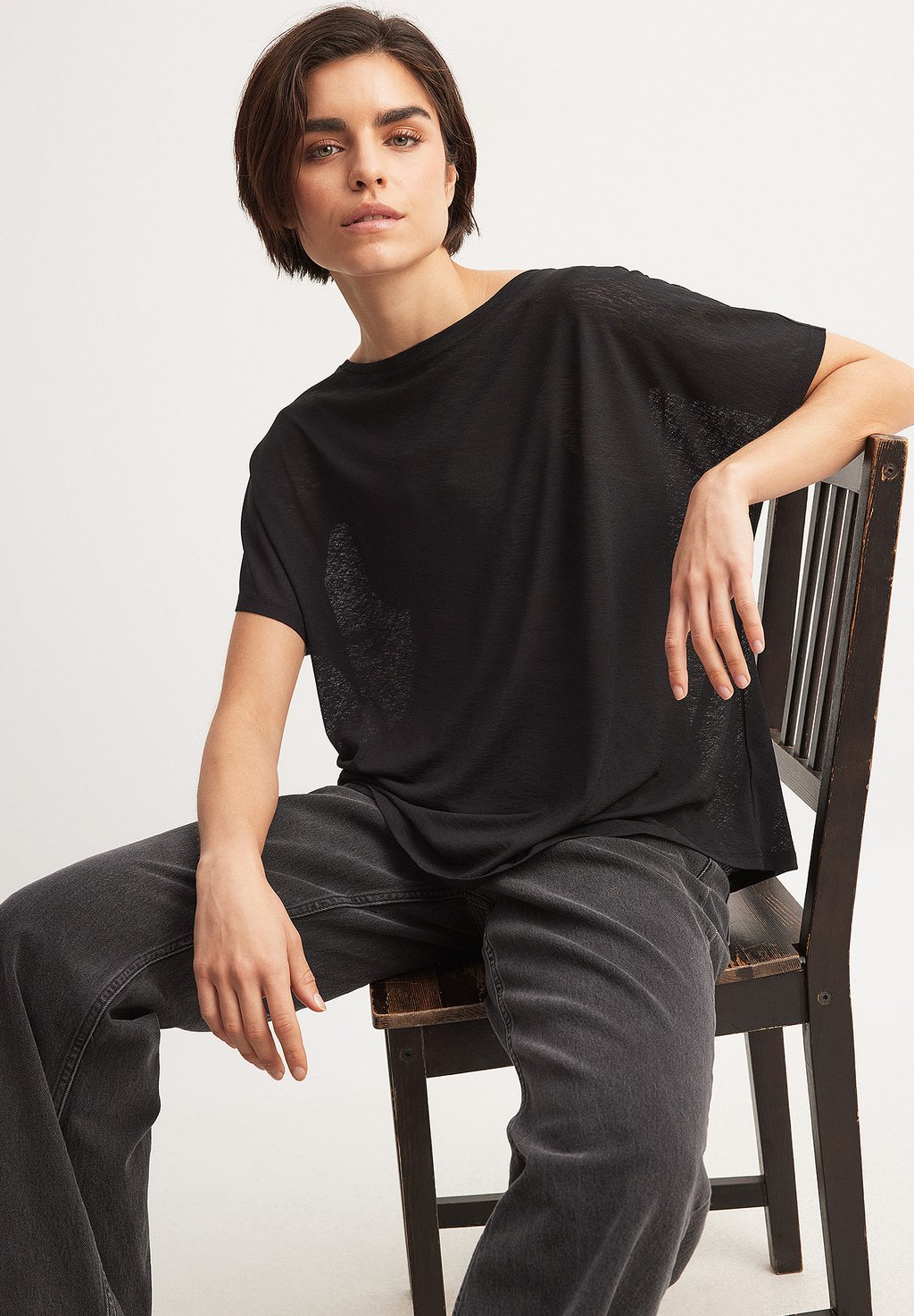 

Базовая футболка SHEER KIMONO SLEEVE NA-KD, черный