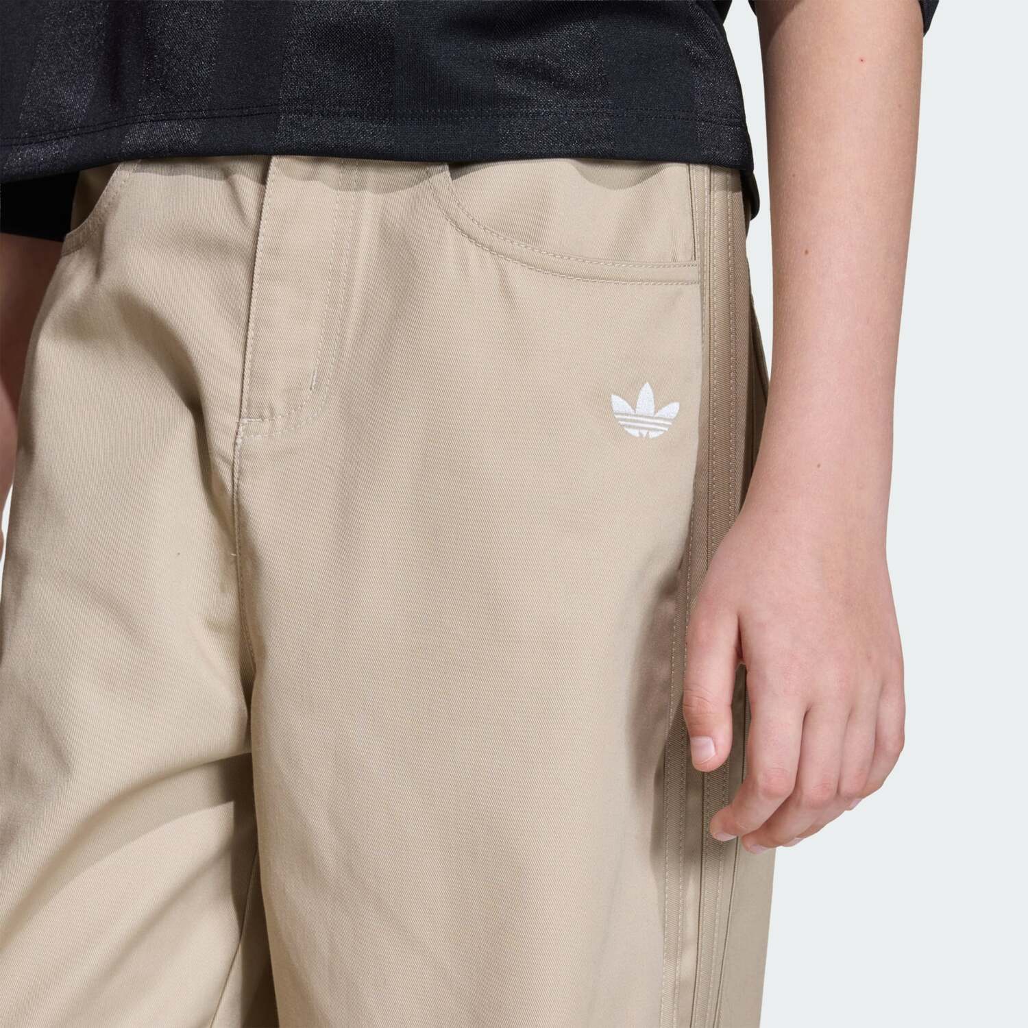 Adidas Originals Широкие брюки 'TWILL' в бежевом цвете — фото 4
