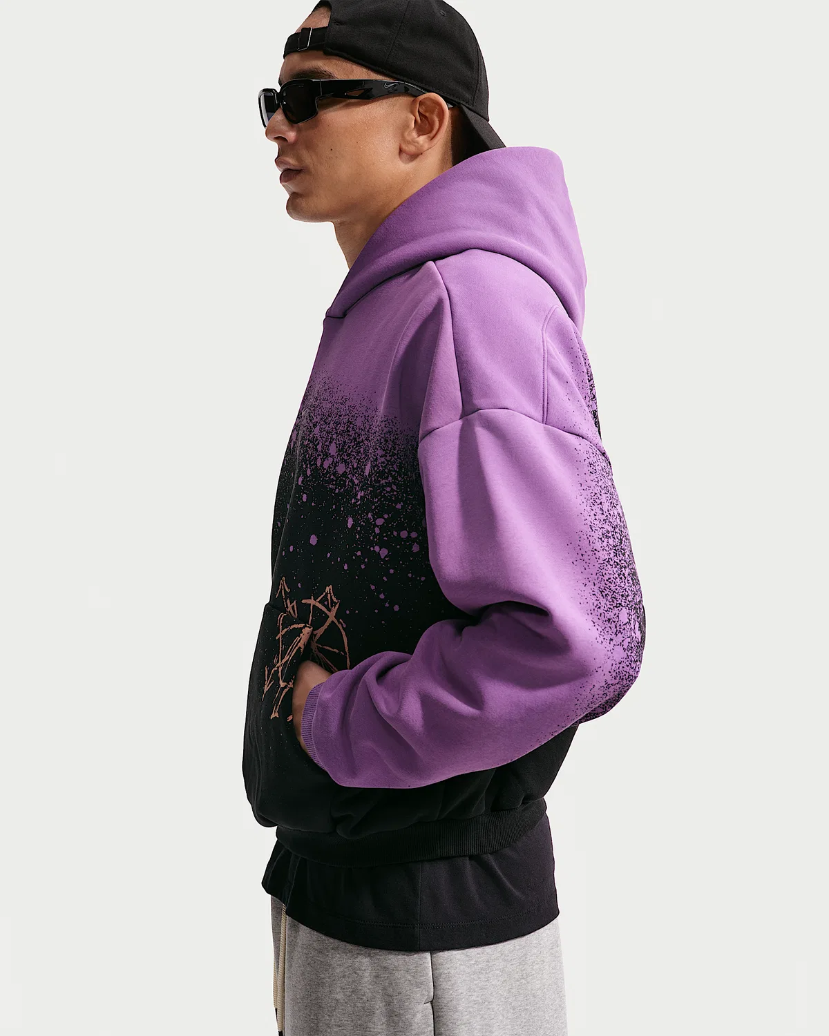 Мужская баскетбольная худи-пуловер Nike Standard Issue Therma-FIT, Black/Bright Violet/Pale Ivory — фото 3