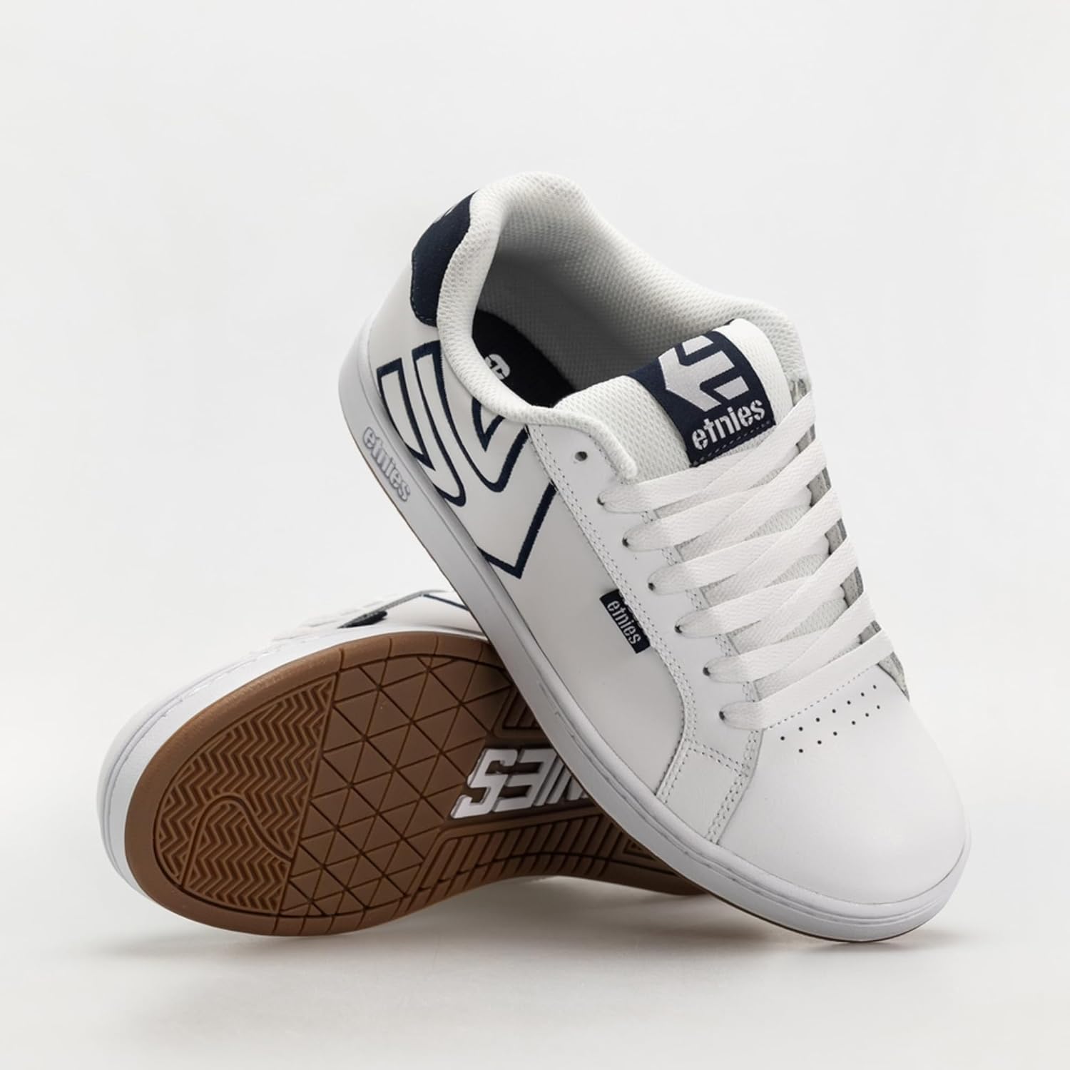 Кеды для скейтборда Etnies Callicut - классический дизайн, прочная конструкция, комфортная амортизация, универсальный стритвир для катания на скейте, BMX и повседневной носки, белый/синий/темно-синий — фото 2