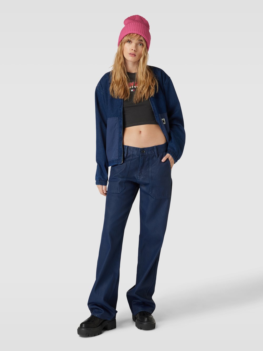 

Укороченная футболка с этикеткой Tommy Jeans, черный