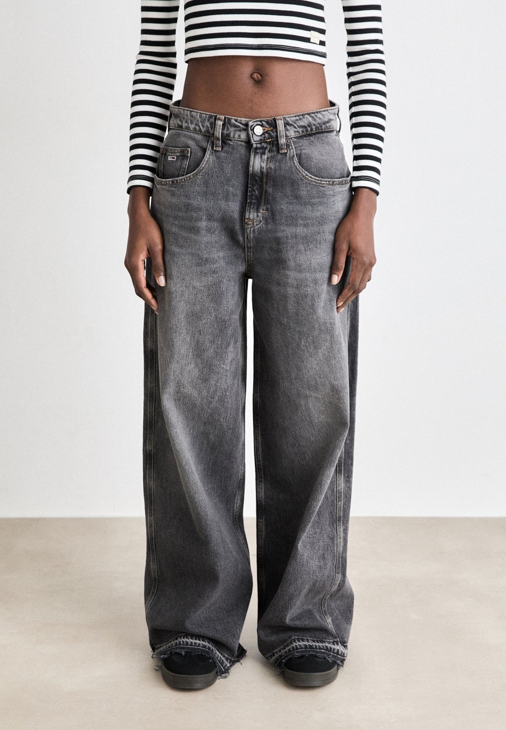 

Джинсы свободного кроя CHARLIE LOOSE Tommy Jeans, черный деним