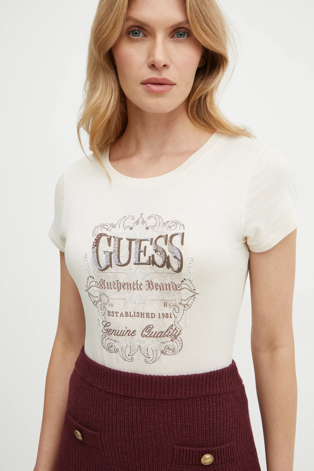 

Футболка Guess, бежевый