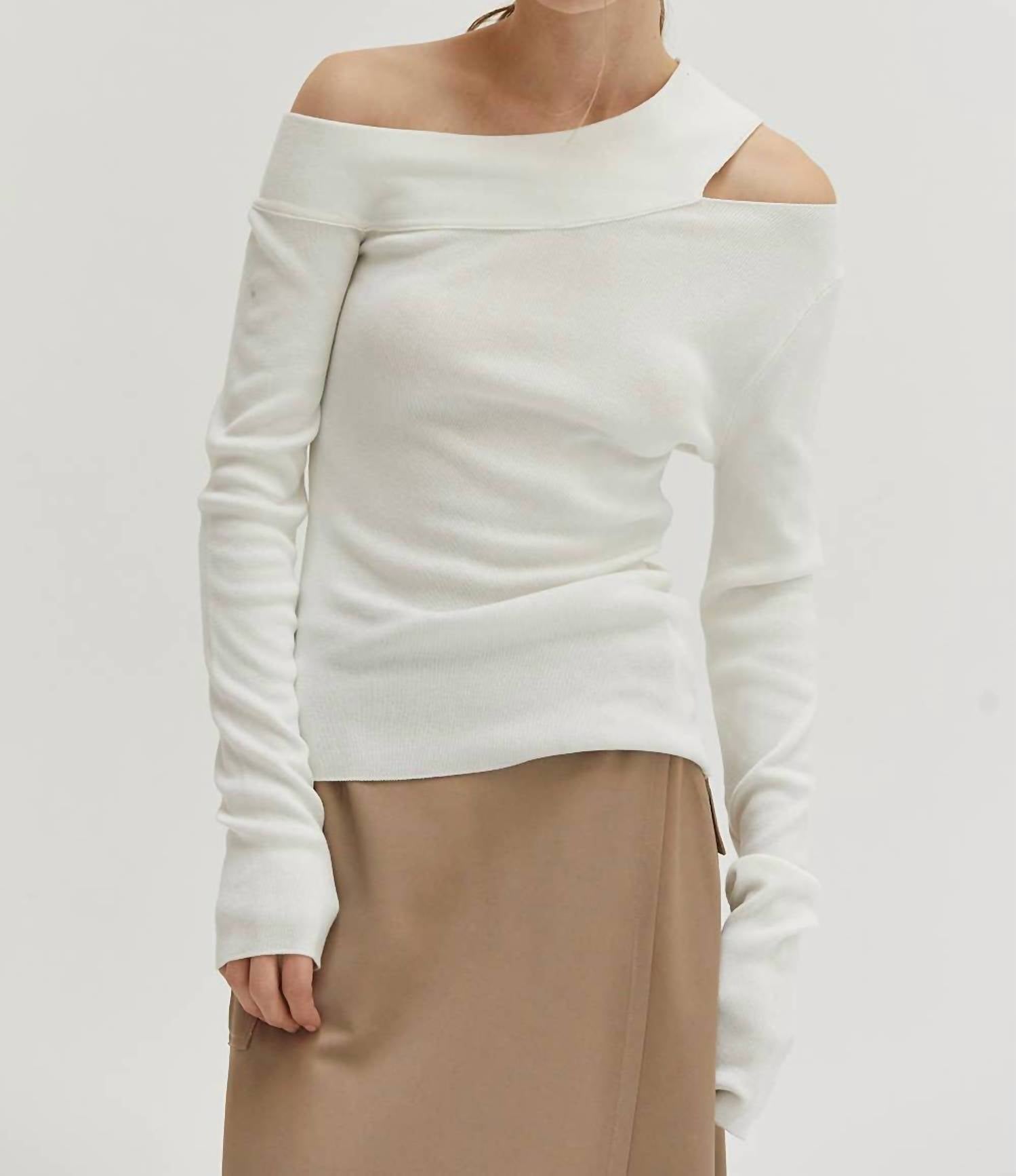 

Топ Ingrid на одно плечо в рубчик цвета Off/white CRESCENT